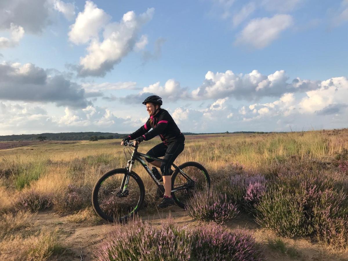 Chalet Op De Veluwe # Berk Putten Exteriör bild
